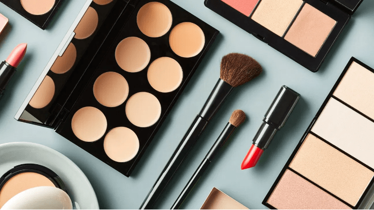 How To Create The No-Makeup Look With Pakistan Makeup Brands?