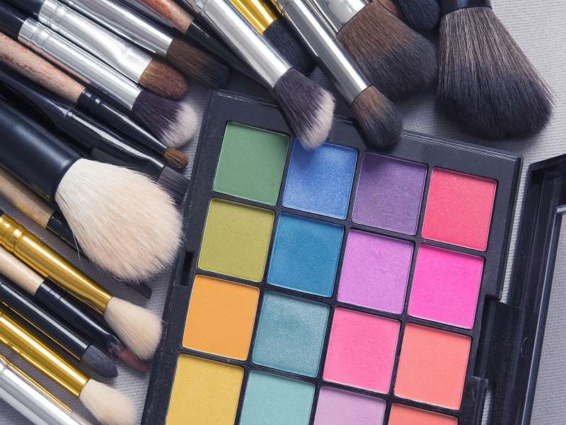What Is The Different Use Eye Makeup Brushes To Give Professional Finishing?