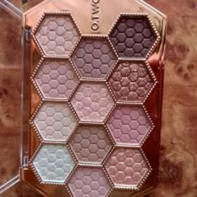 O.TWO.O Honeycomb  Diamond Eye Shadow Palette photo review