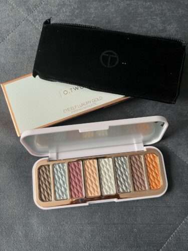O.TWO.O Luxury Gold Eyeshadow Palette photo review